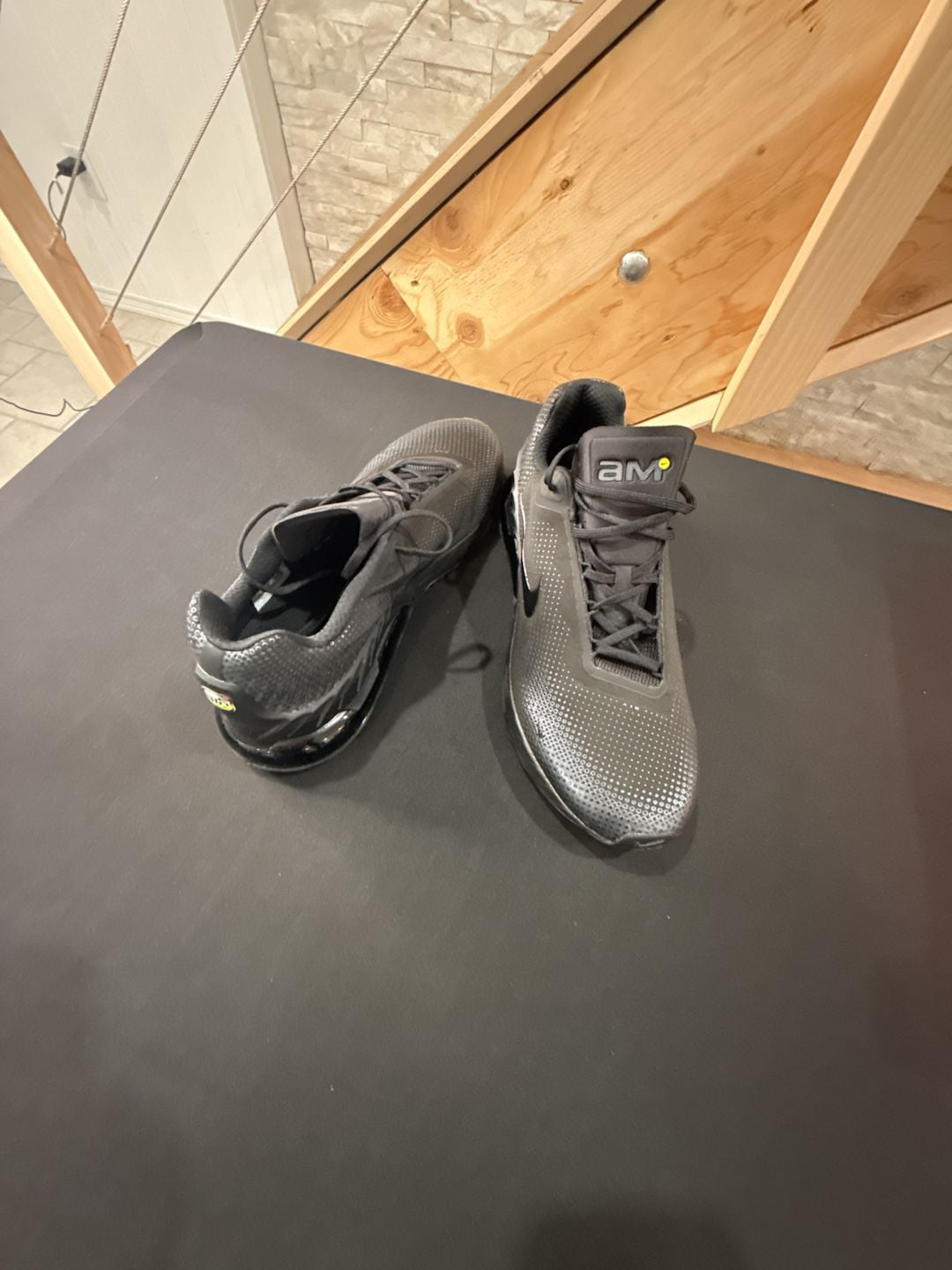 Nike Air Max Phoenix Size 11.5 Black Anthracite Sneakers with Box 2