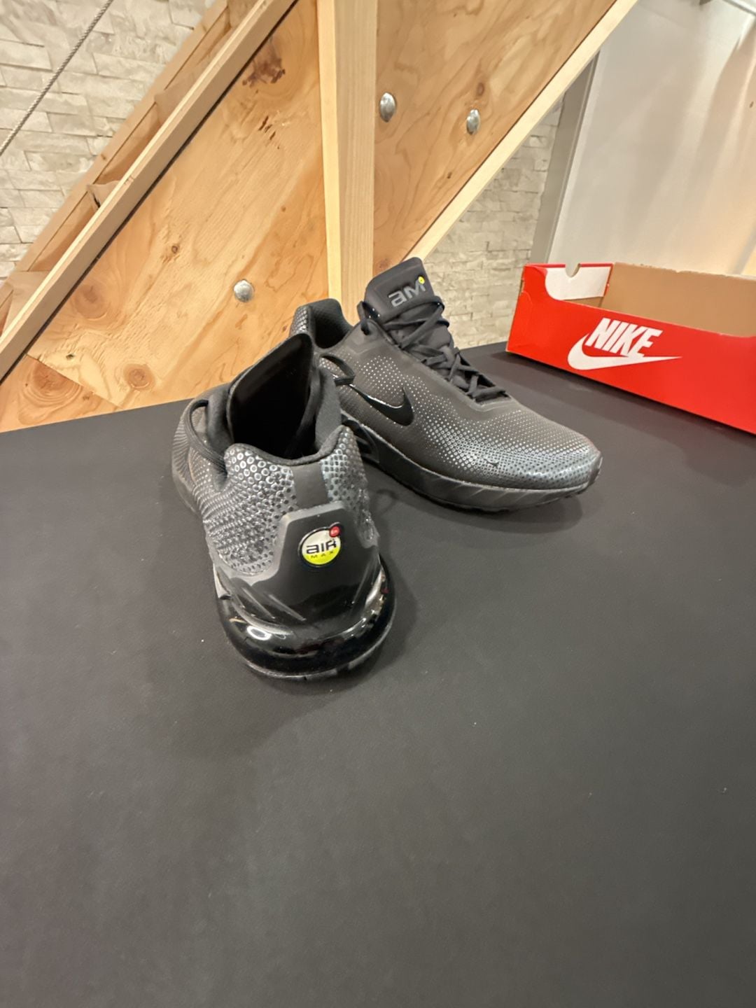 Nike Air Max Phoenix Size 11.5 Black Anthracite Sneakers with Box 3