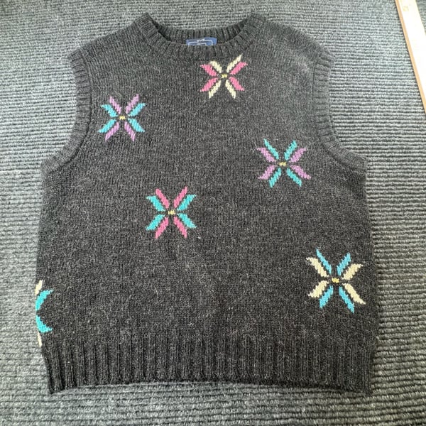 Woolrich Woman Wool Vest Size S Charcoal Floral Fair Isle Knit Sweater