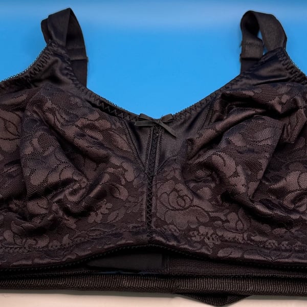Bali Seamless Minimizer Wire-Free Bra 38DD Black 3372