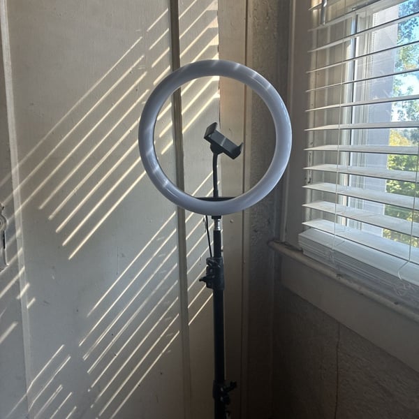 Artograph 18 Inch Ring Light with Tripod Legs, Remote and Carry case,