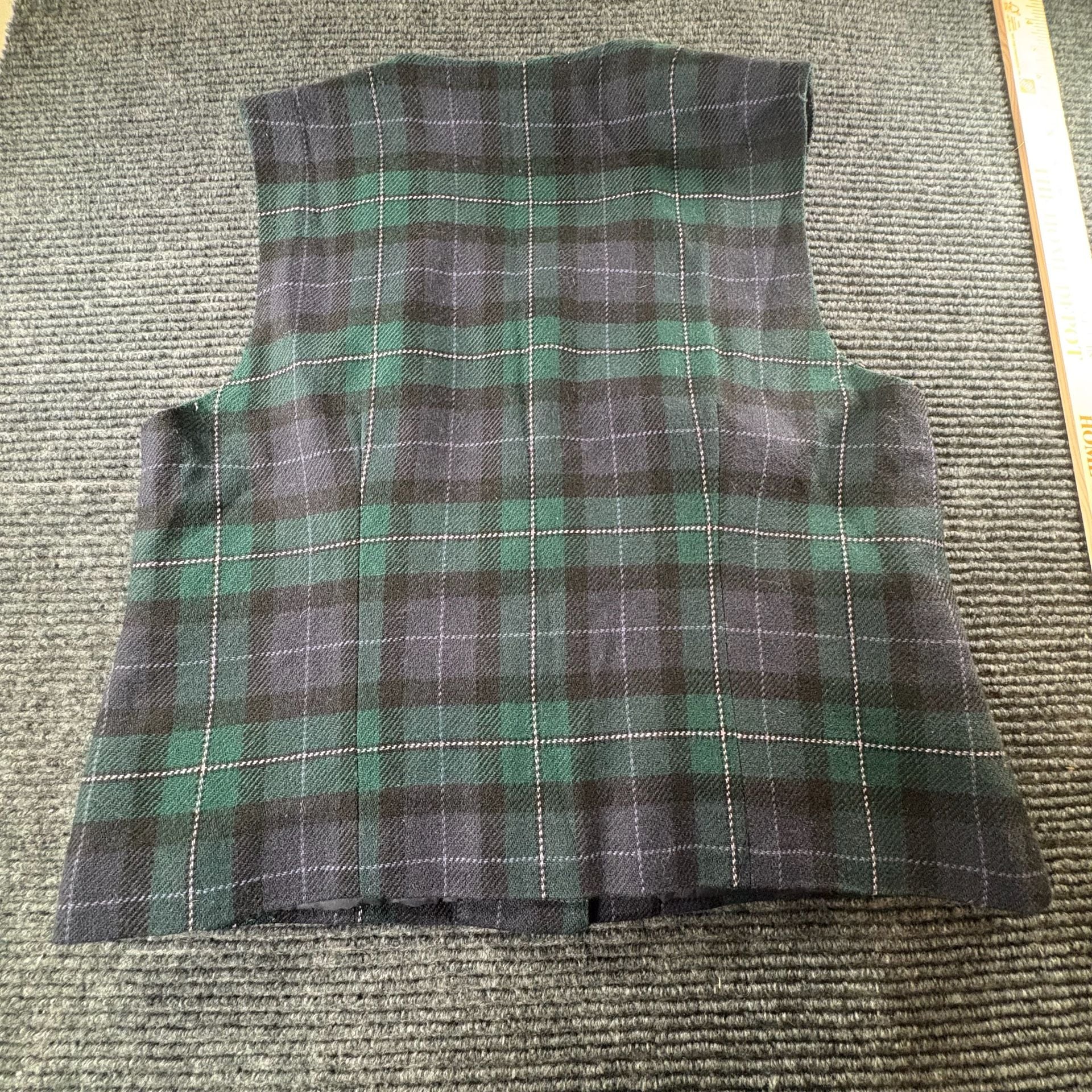 Chelsea Campbell Plaid Vest Size M Green Black Tartan Wool Button Front 5