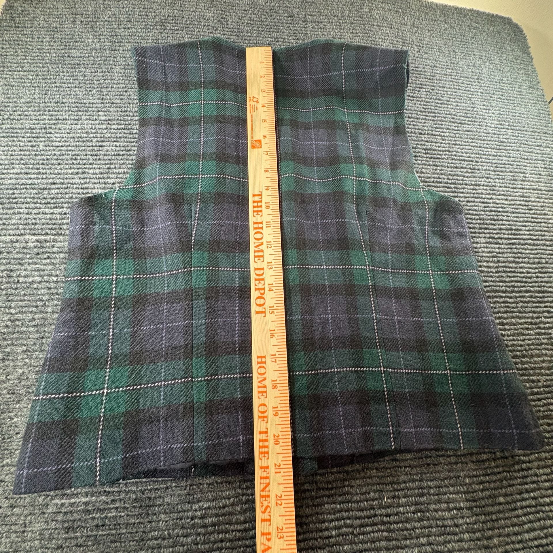 Chelsea Campbell Plaid Vest Size M Green Black Tartan Wool Button Front 9