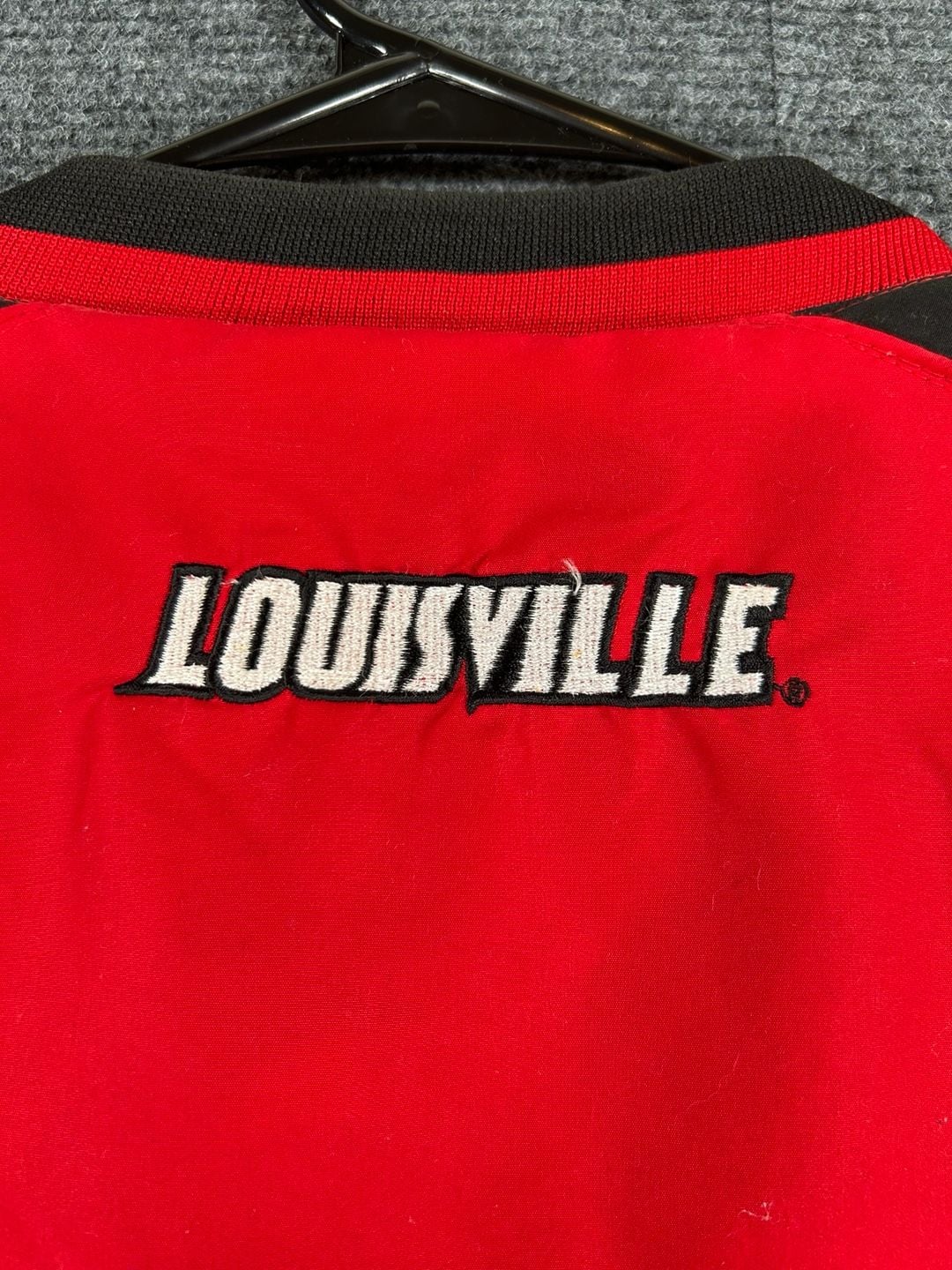 58 Sports Louisville Cardinals Pullover Windbreaker Size XXL Red Black 12