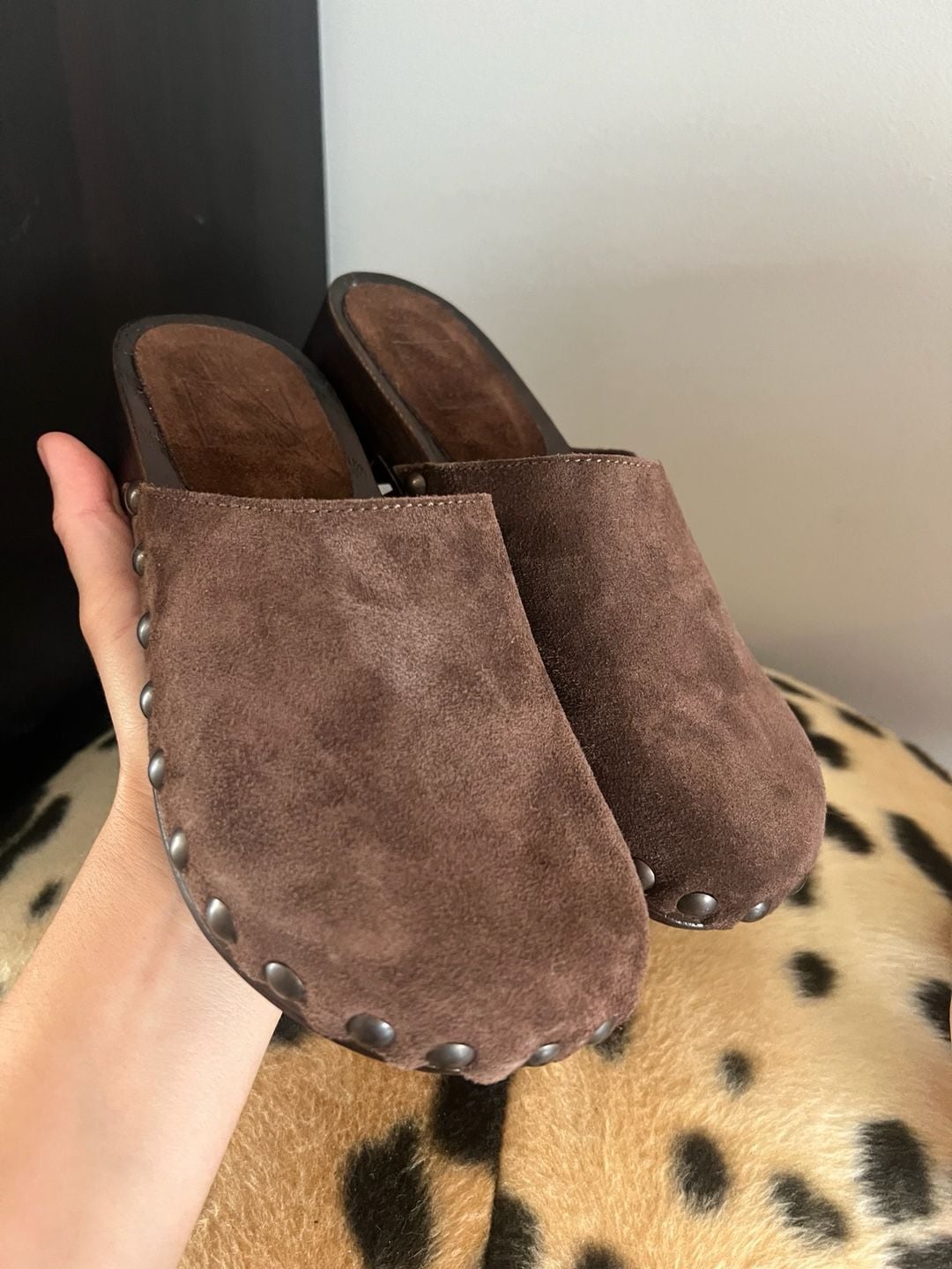 Dolce Vita Alanis Studded Suede Clogs Size 37 Brown Platform Mules 2