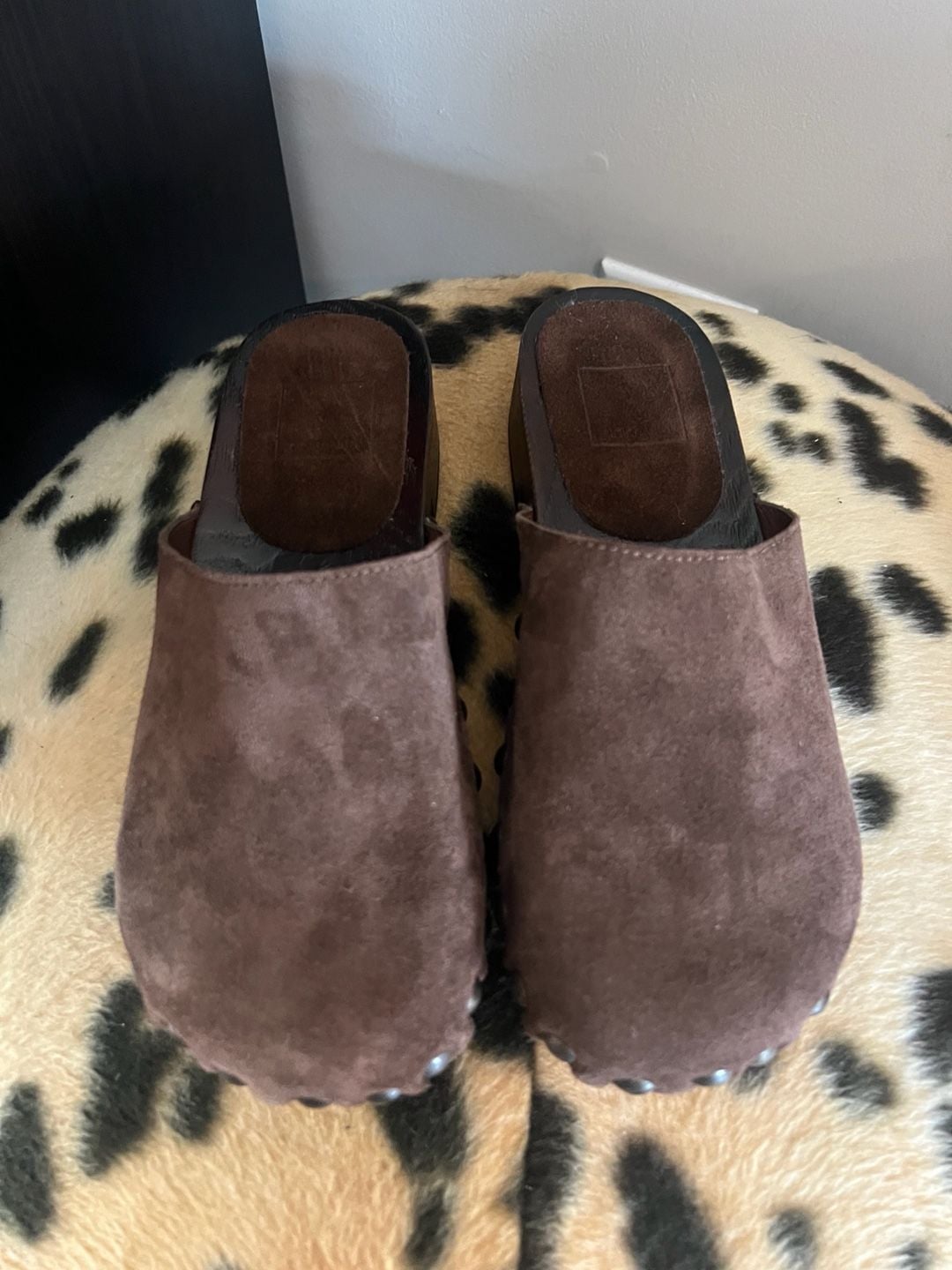 Dolce Vita Alanis Studded Suede Clogs Size 37 Brown Platform Mules 6