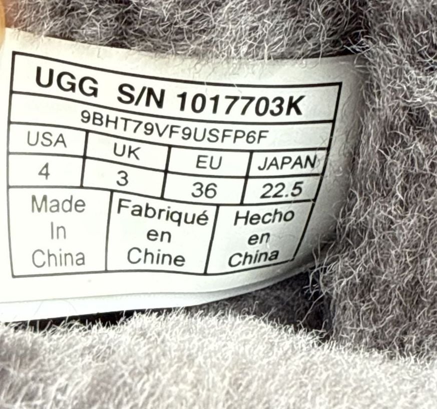 Ugg Classic Short Boots Gray Suede Fleece
Size 4 Youth
#885 3