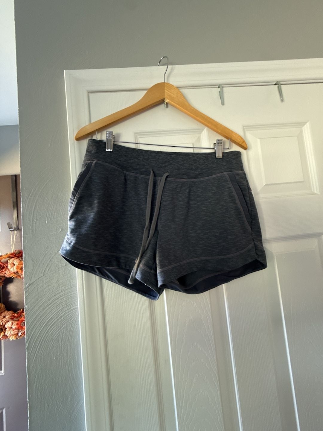 Athleta Athletic Shorts Size S Gray Drawstring Pockets 2