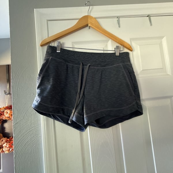 Athleta Athletic Shorts Size S Gray Drawstring Pockets