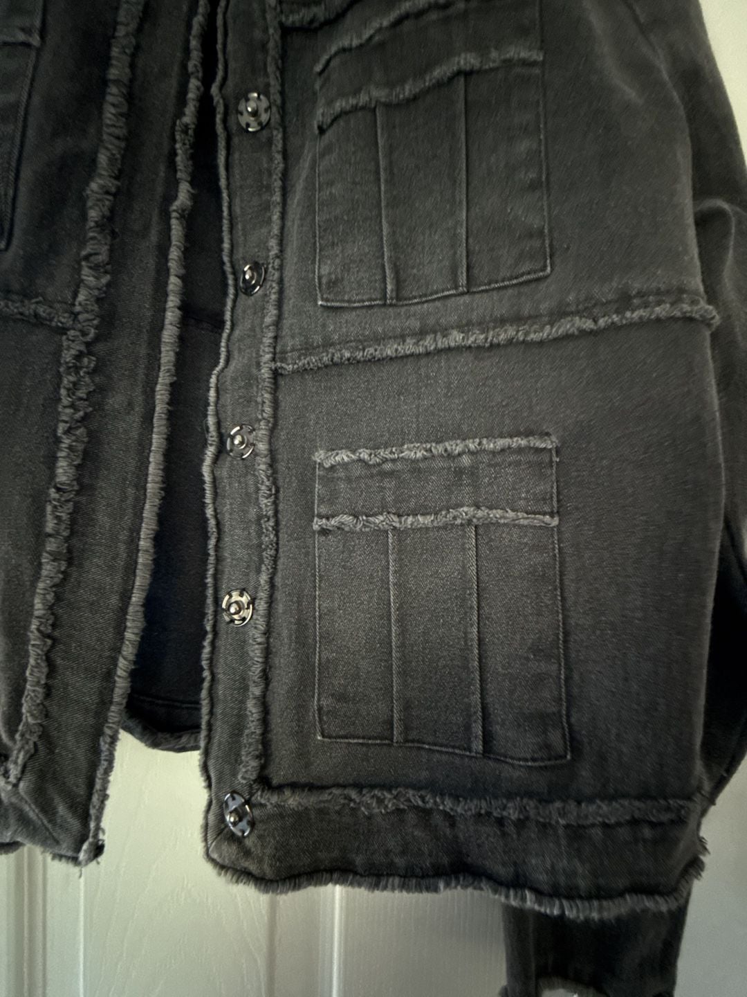 Evereve Denim Jacket Size XS Black Utility Distressed Button Front 3