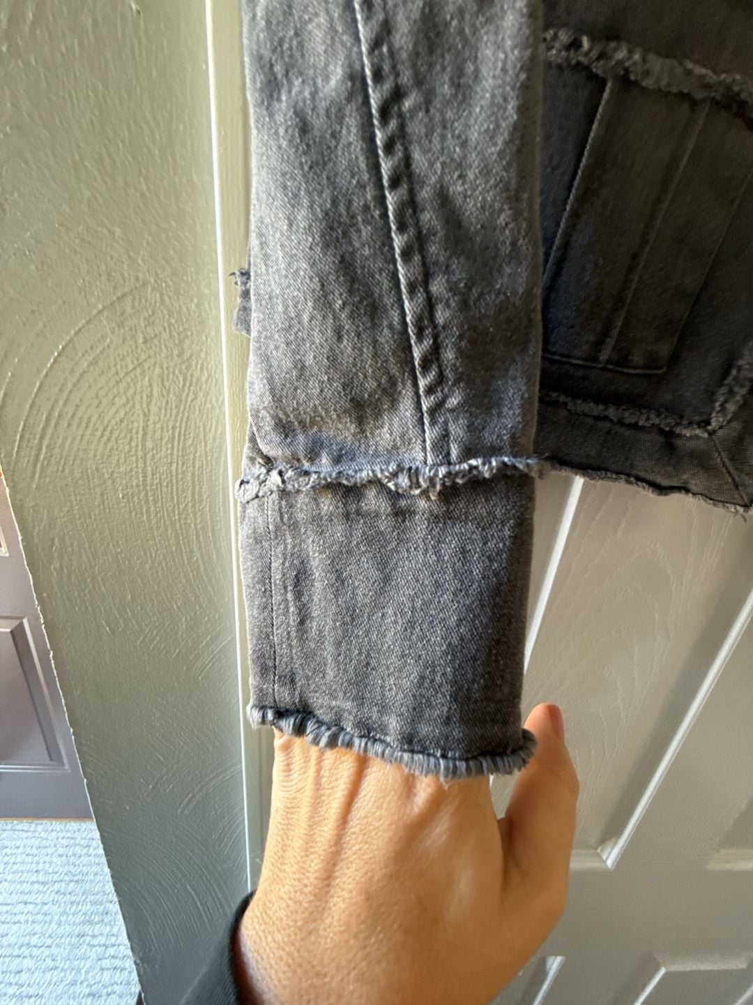Evereve Denim Jacket Size XS Black Utility Distressed Button Front 5