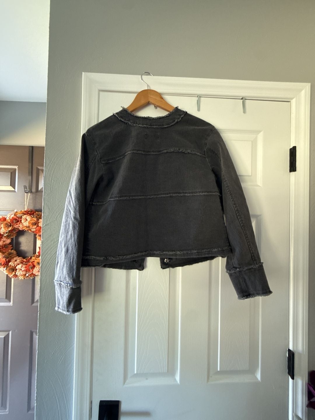 Evereve Denim Jacket Size XS Black Utility Distressed Button Front 10