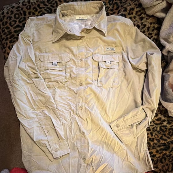 Columbia PFG Long Sleeve Fishing Shirt Size M Tan Button Down