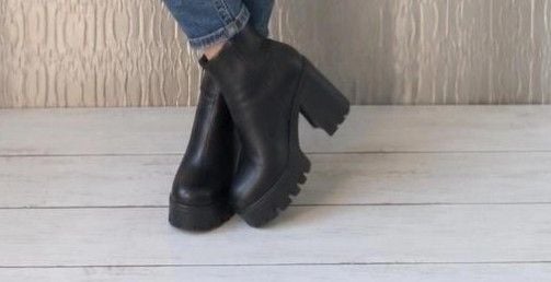 Guess Jolting Block Heel Boots Black Size 7.5 2