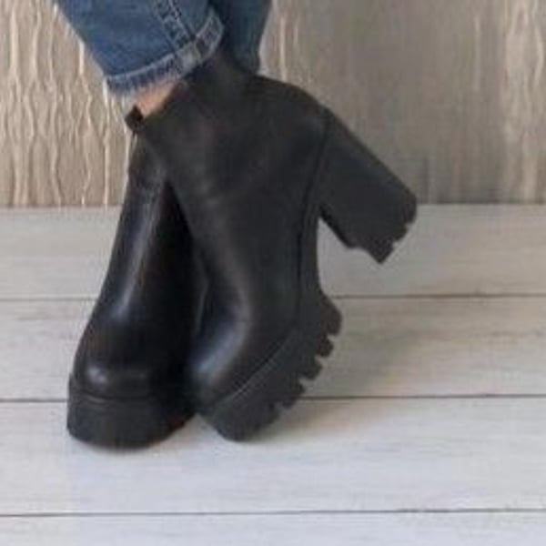 Guess Jolting Block Heel Boots Black Size 7.5