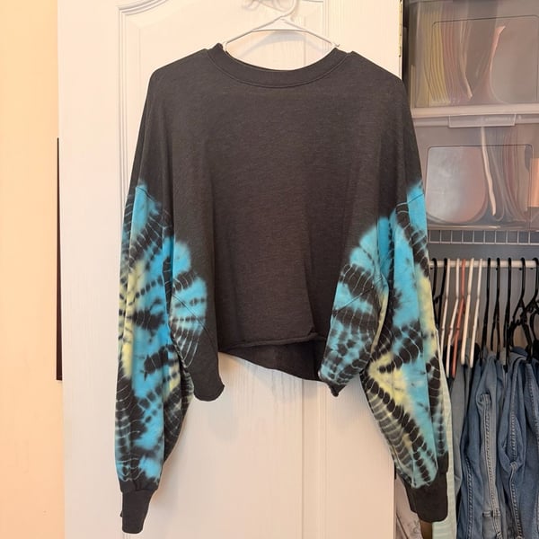 PINK Victoria's Secret Cropped Sweatshirt Size L Black Tie Dye