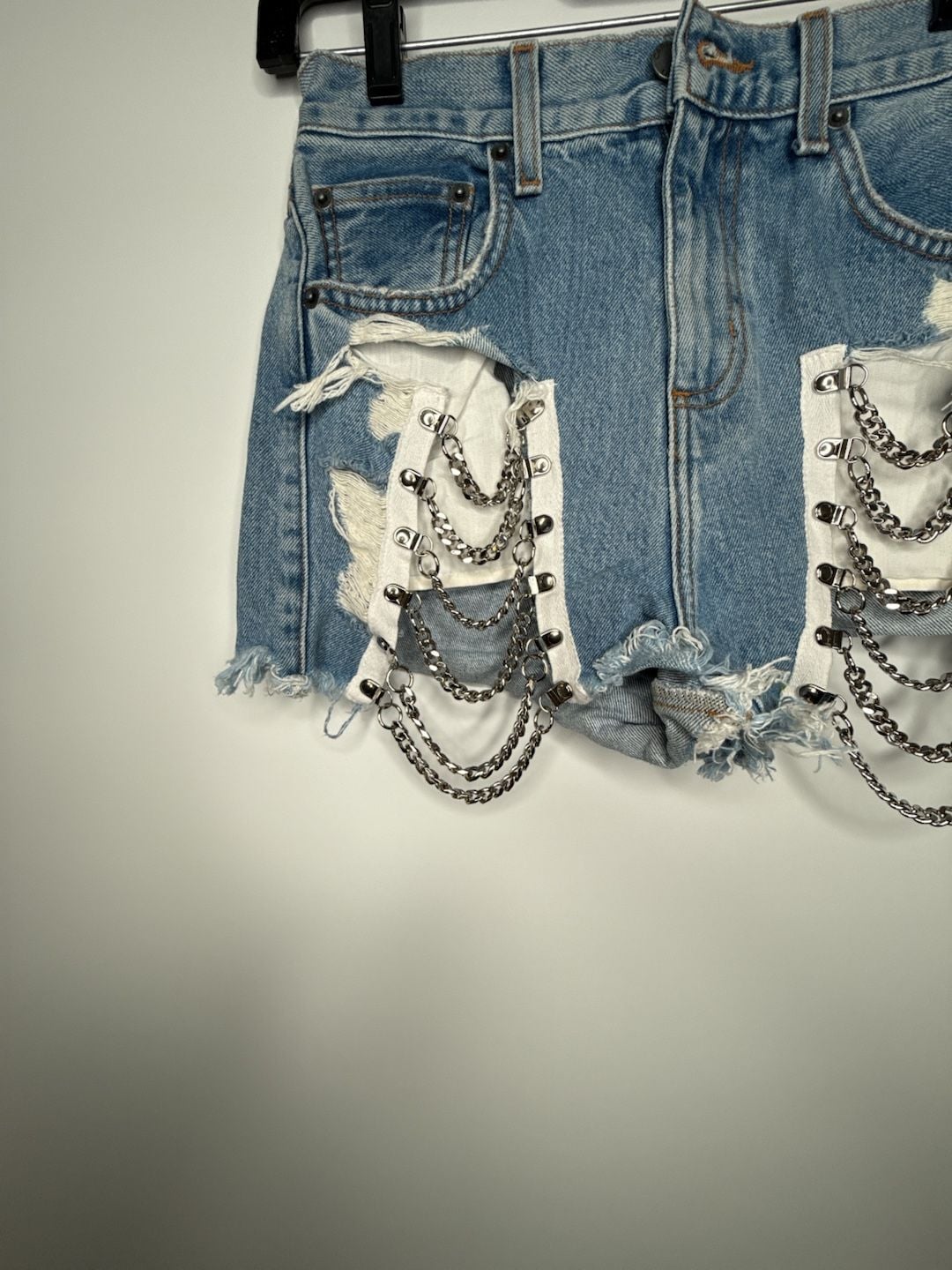 LF carmar denim jean shorts with pearl front pockets... 4