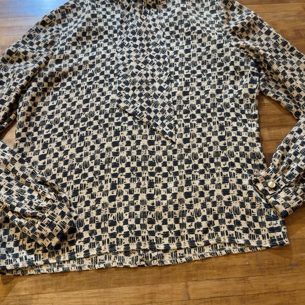 Carlisle Printed Silk Blouse Black Cream Mock Neck (q1)