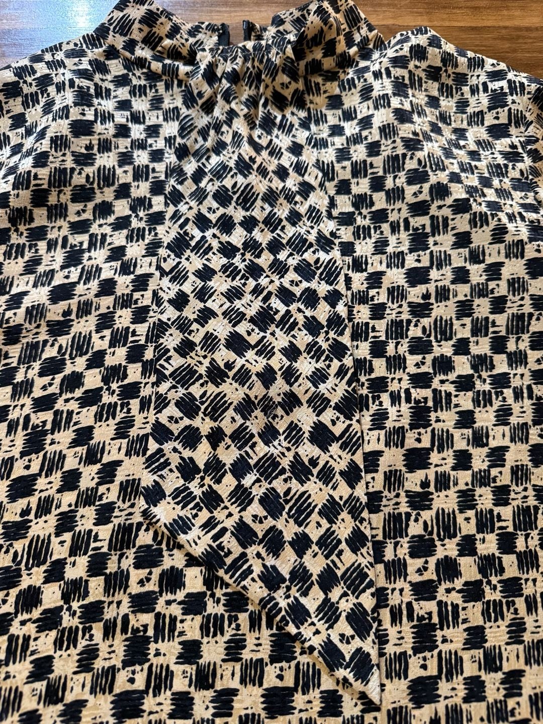 Carlisle Printed Silk Blouse Black Cream Mock Neck (q1) 8