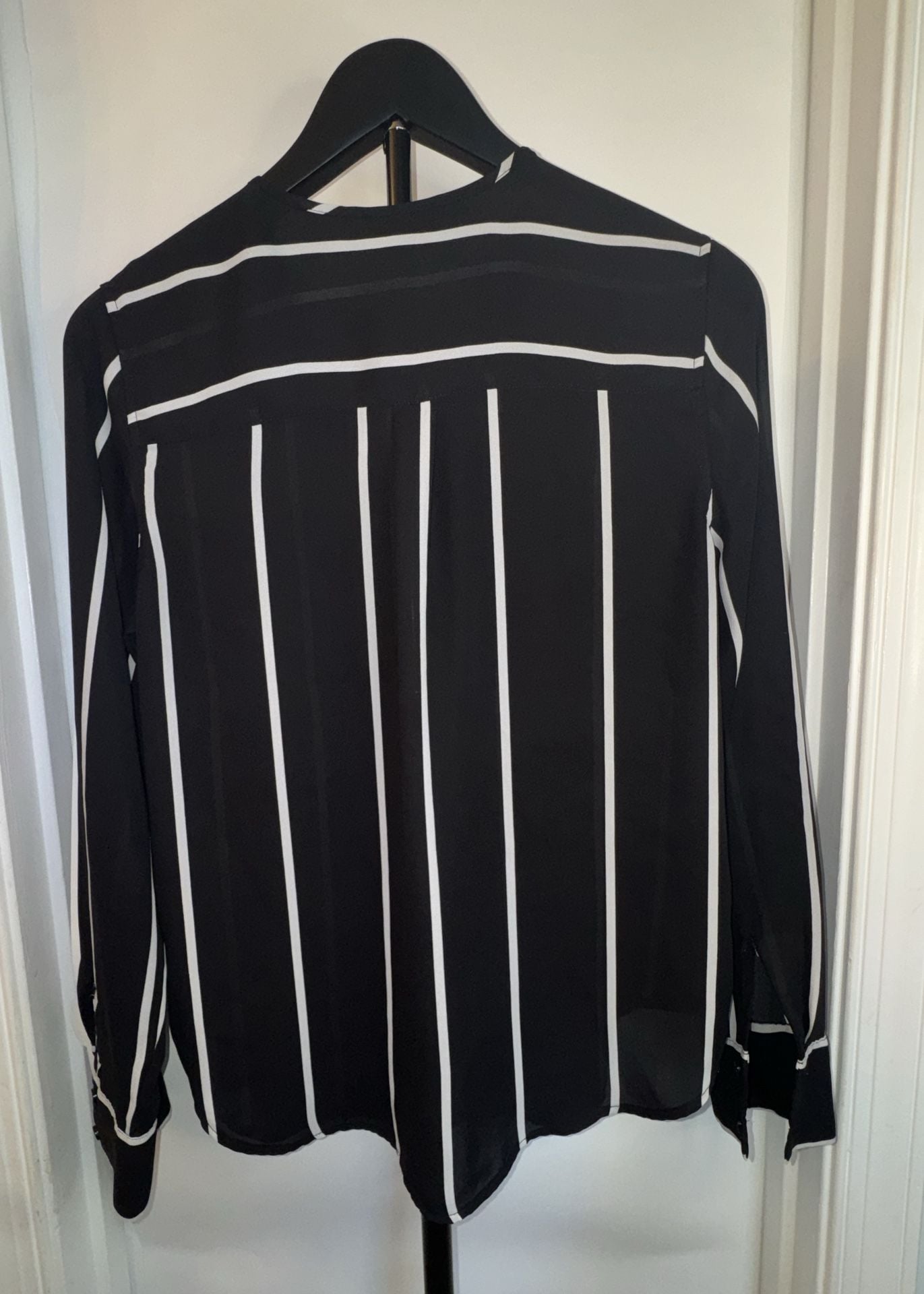 Who What Wear Dress Size S Black Striped long sleeve blouse 4