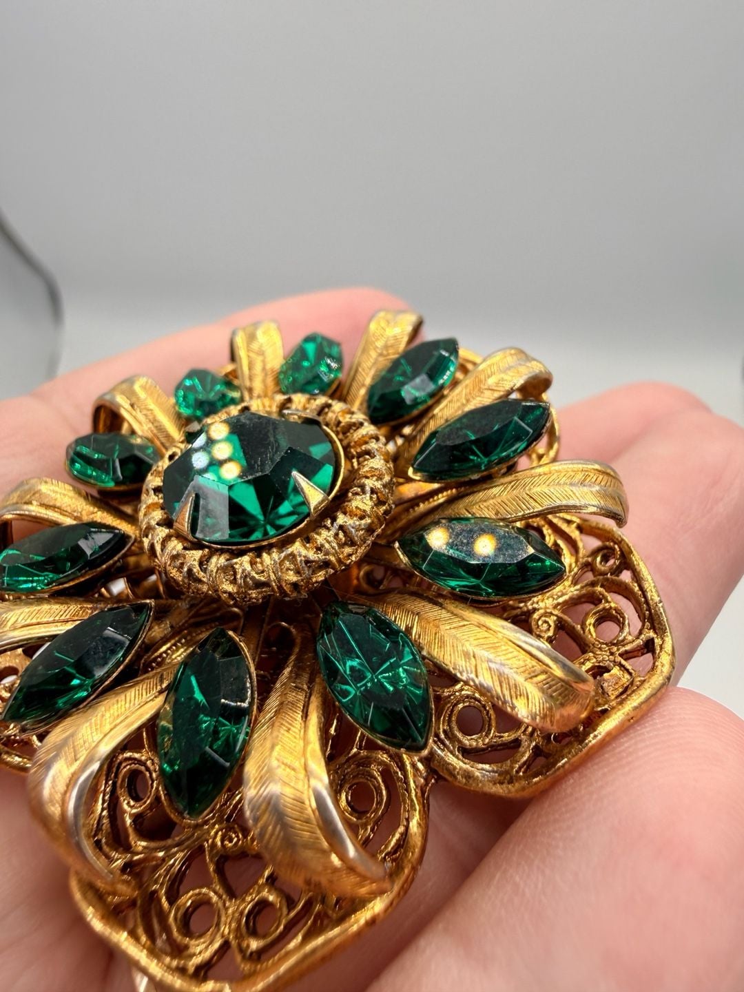 Vintage Gold Tone Green Rhinestone Flower Brooch 8