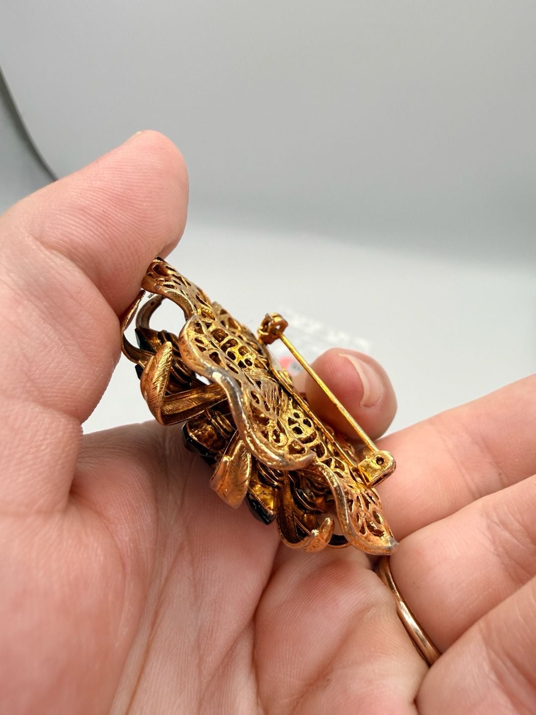 Vintage Gold Tone Green Rhinestone Flower Brooch 12