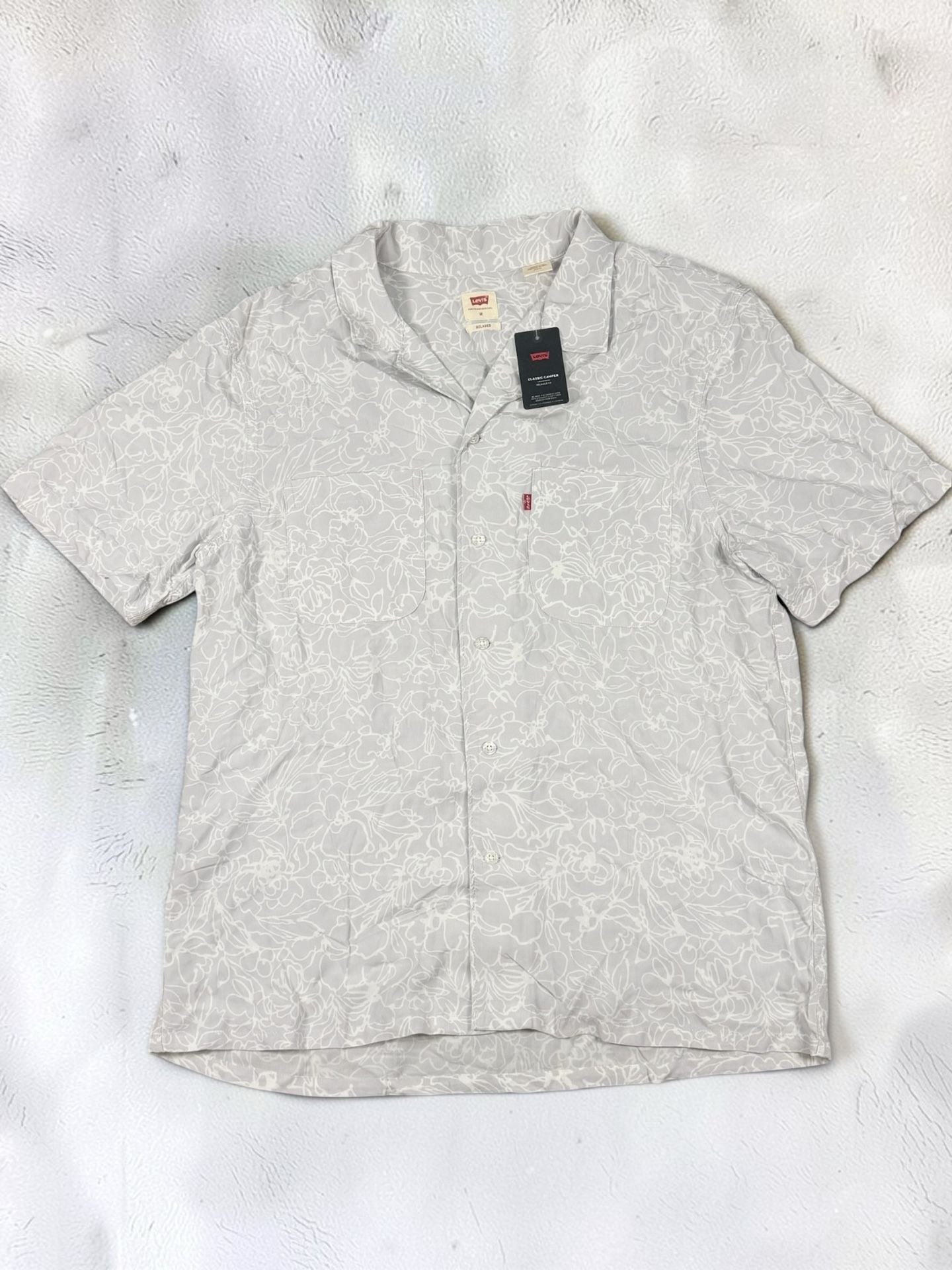 Men’s Levi's Classic Camper Size M Grey Floral Relaxed Fit Camp Shirt 2