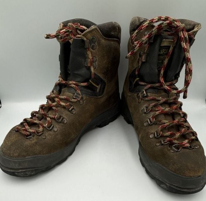 La Sportiva Walking On The Moon Hiking Boots Brown Leather
Size 9.5/275 mm
#887 9