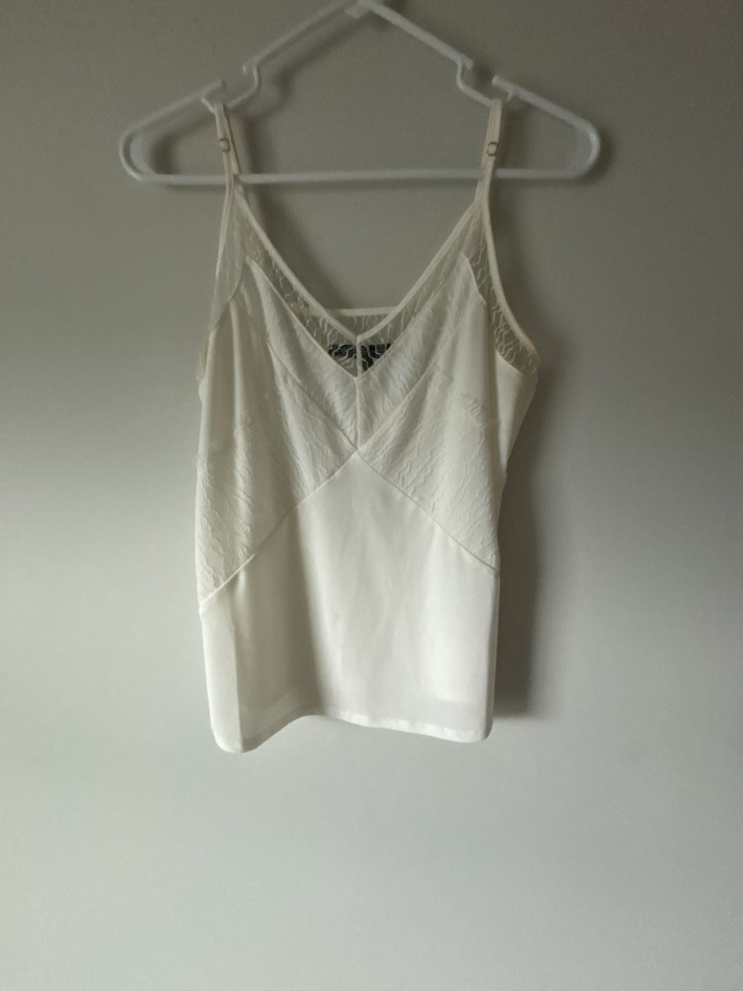 White House Black Market Camisole Size S White Lace V-Neck Cami Top 2