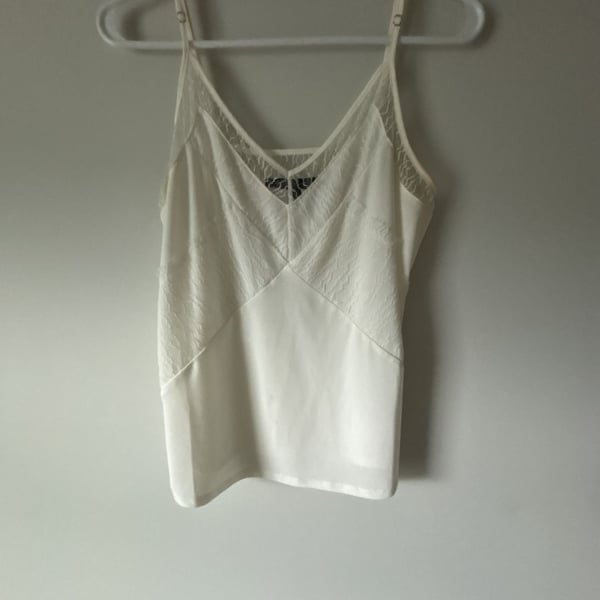 White House Black Market Camisole Size S White Lace V-Neck Cami Top