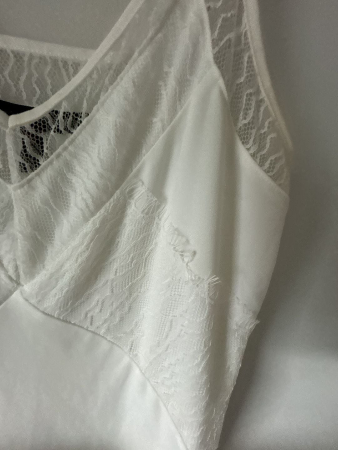 White House Black Market Camisole Size S White Lace V-Neck Cami Top 5