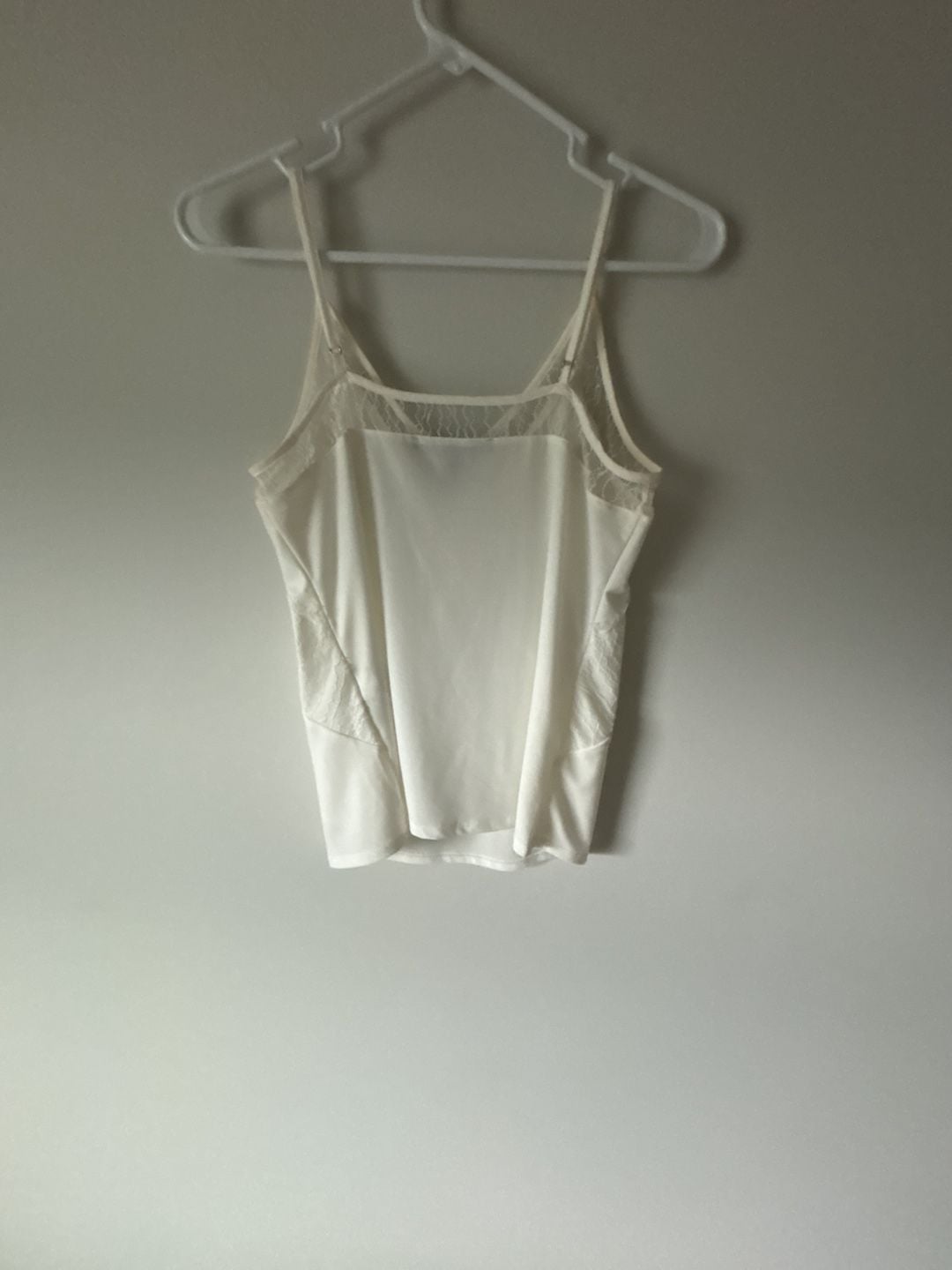 White House Black Market Camisole Size S White Lace V-Neck Cami Top 8