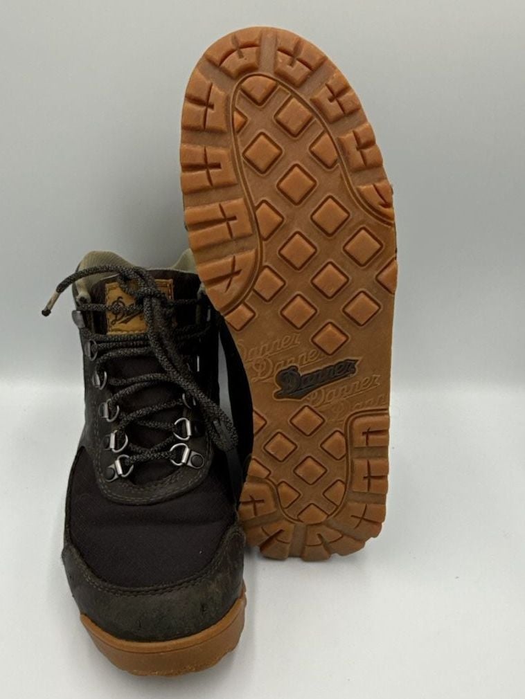 Danner Jag Mid Night Hiking Boots
Size 7.5/ 240 mm
#888 8