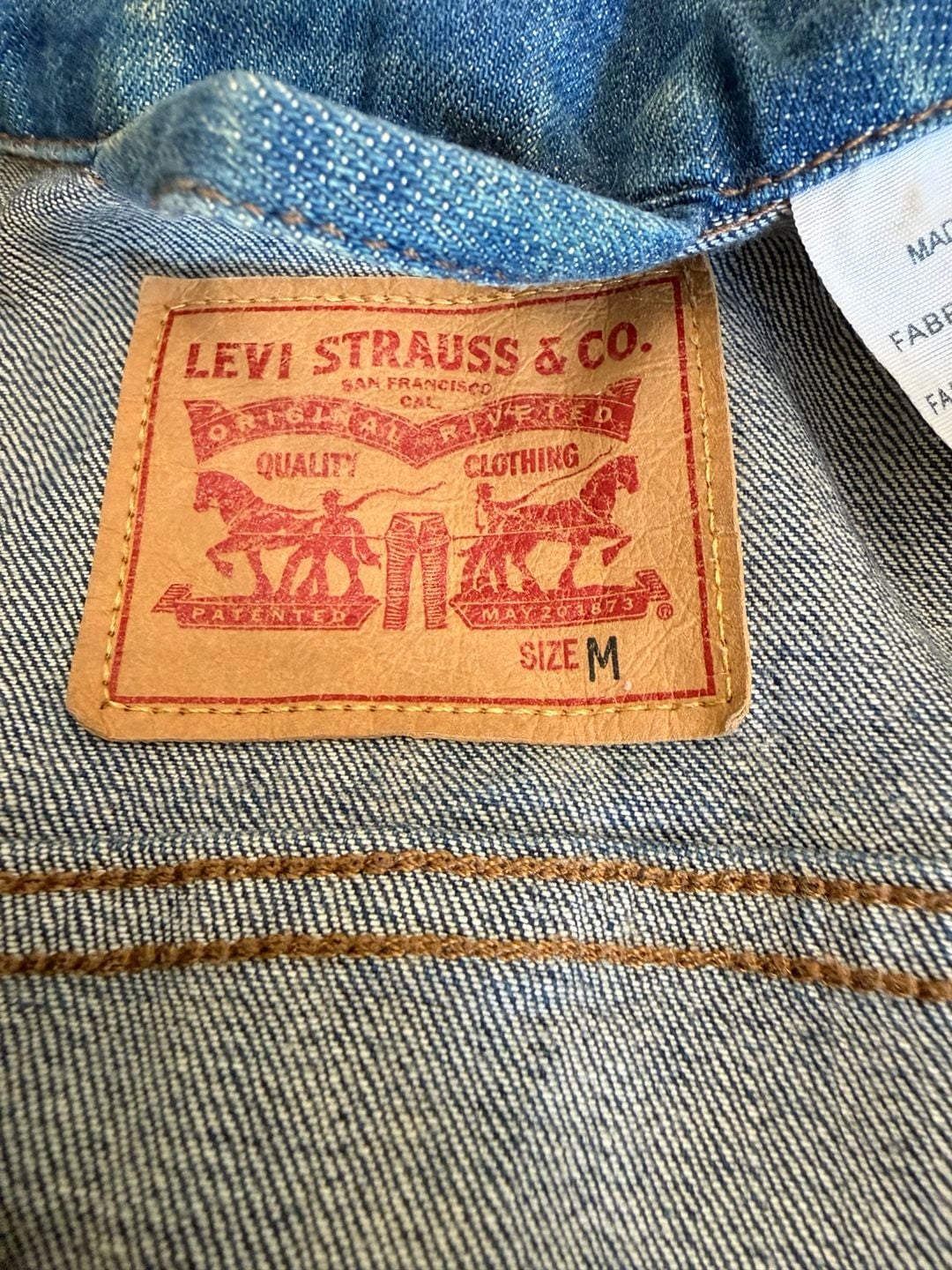 Levi Strauss Women’s Blue Denim Trucker Jacket - Size Medium 4