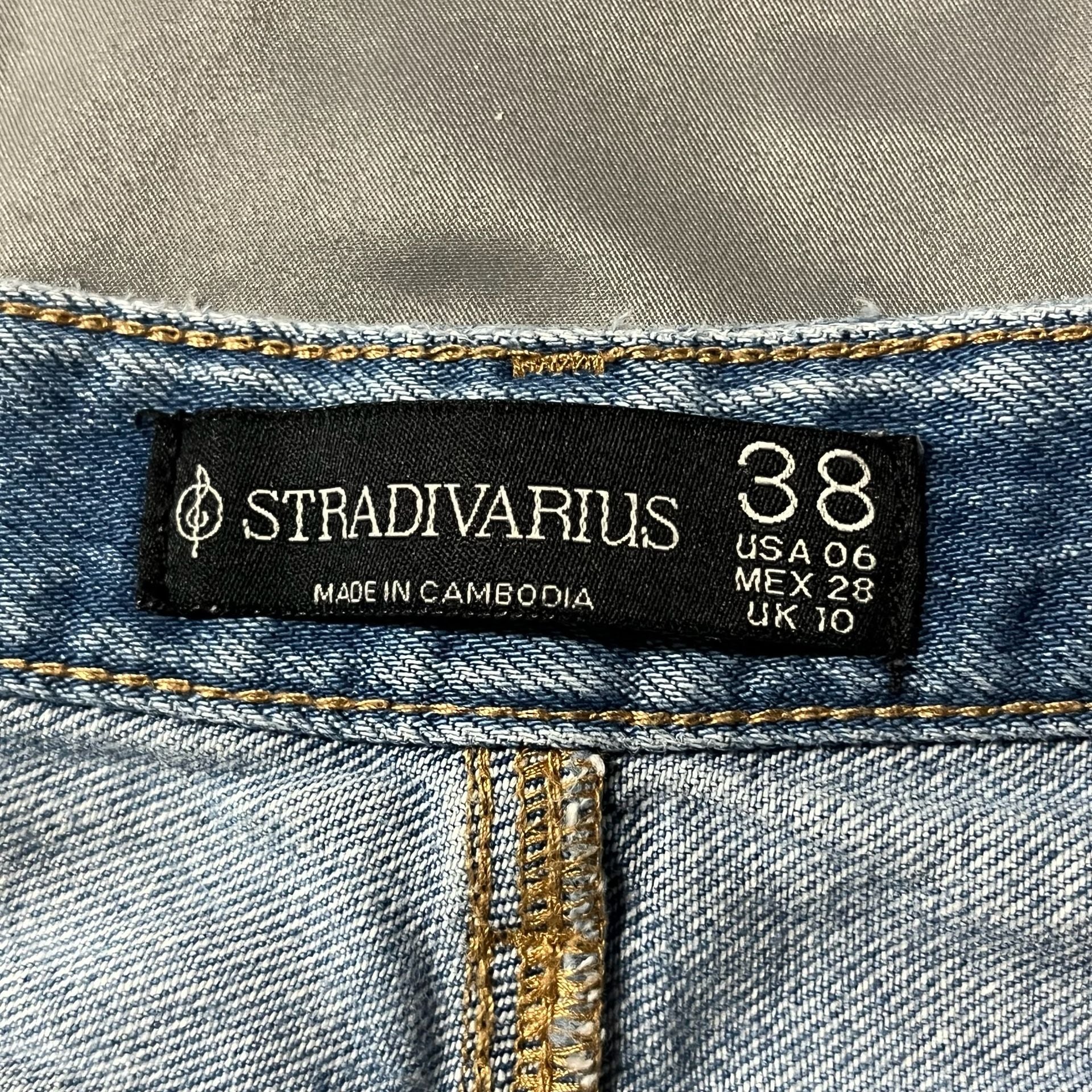Stradivarius Wide Leg Jeans Size USA 06 Light Wash Distressed Denim 4