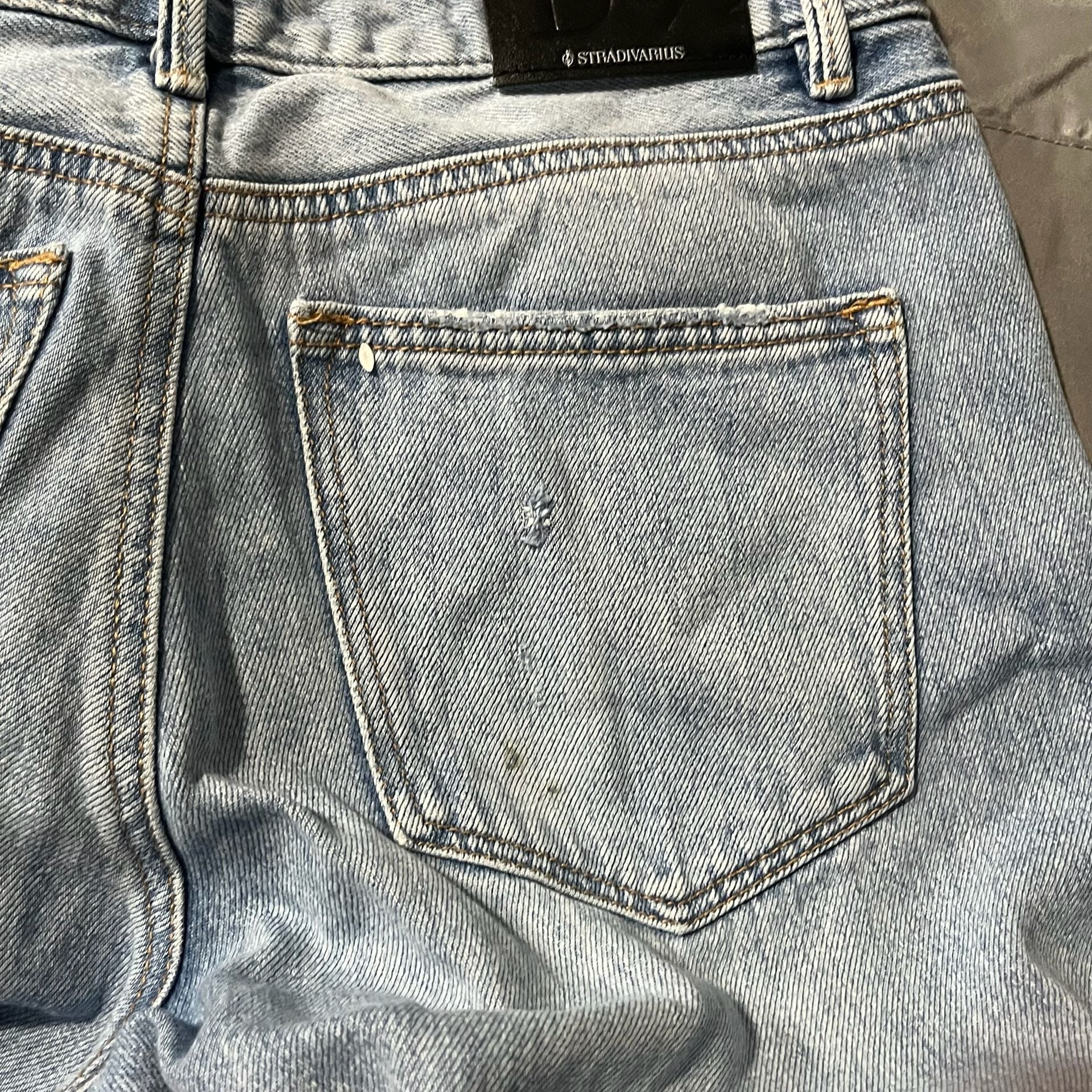 Stradivarius Wide Leg Jeans Size USA 06 Light Wash Distressed Denim 12