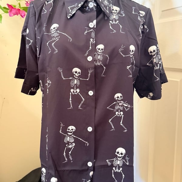 Dancing Skeletons Halloween Button-Up Shirt Size M Black White