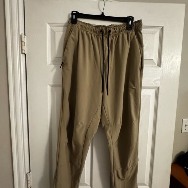 Nike Dri-FIT Woven Pants Size M Beige Joggers FB7548-247