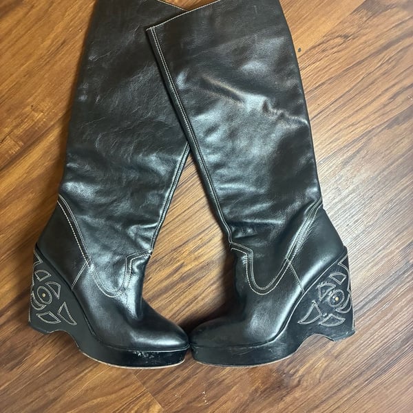 Performing Art Leather Wedge Heel Boots Size 7 Black