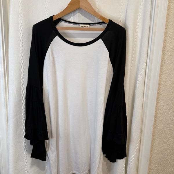 Three Bird Nest Womens Large Black White Raglan Ruffle Bell Sleeve Tunic Top