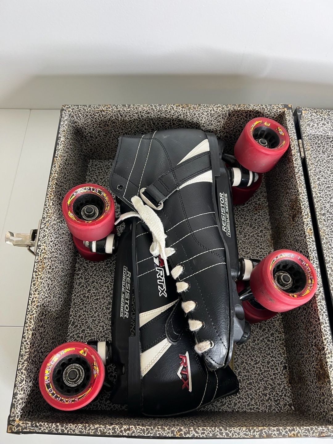 RTX Resistor Torque Series Roller Skates w 1980 Powell Rollerbones Vintage Case 4