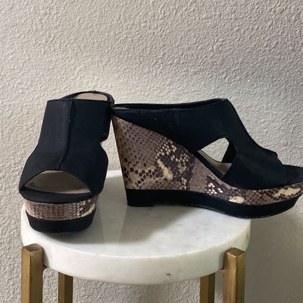 Franco Sarto Rolanda Wedge Sandals Size 6 Black Snakeskin Platform