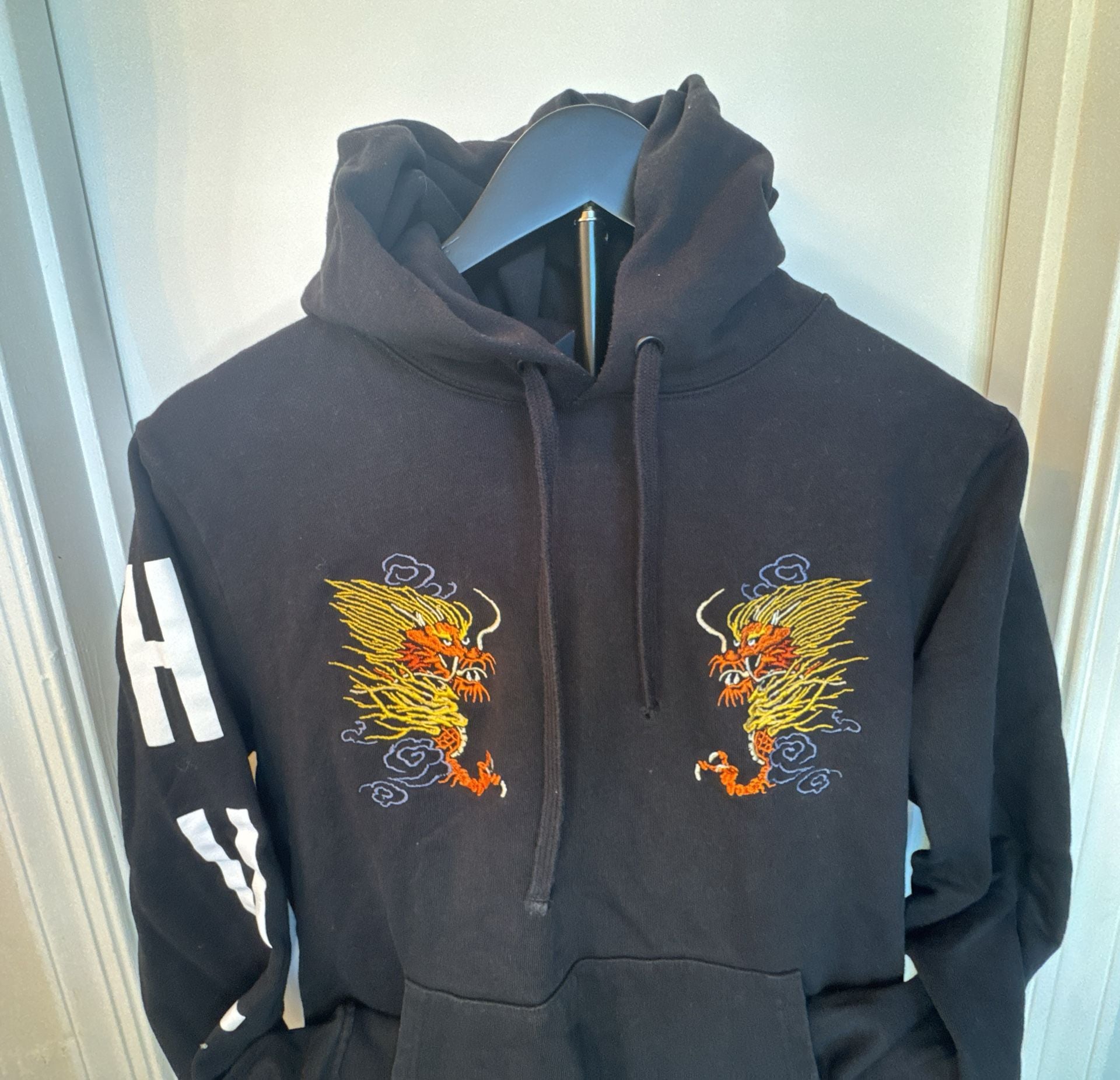 HUF Hoodie Size M Black Dragon Embroidered Pullover Sweatshirt 4