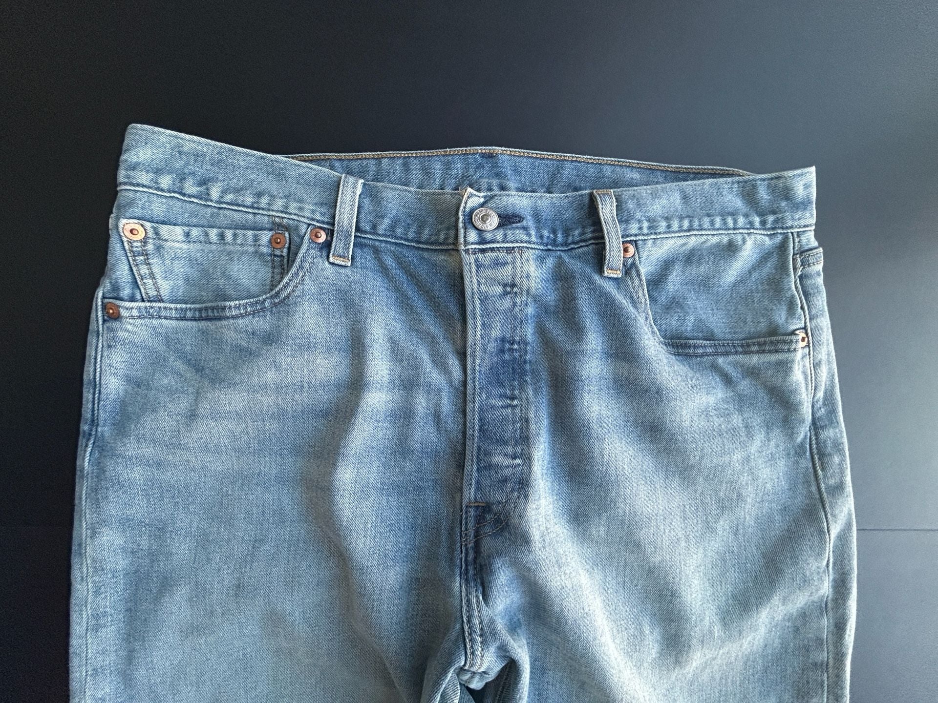 Levi's 501 Light Wash Blue Denim Jeans 35/32 7