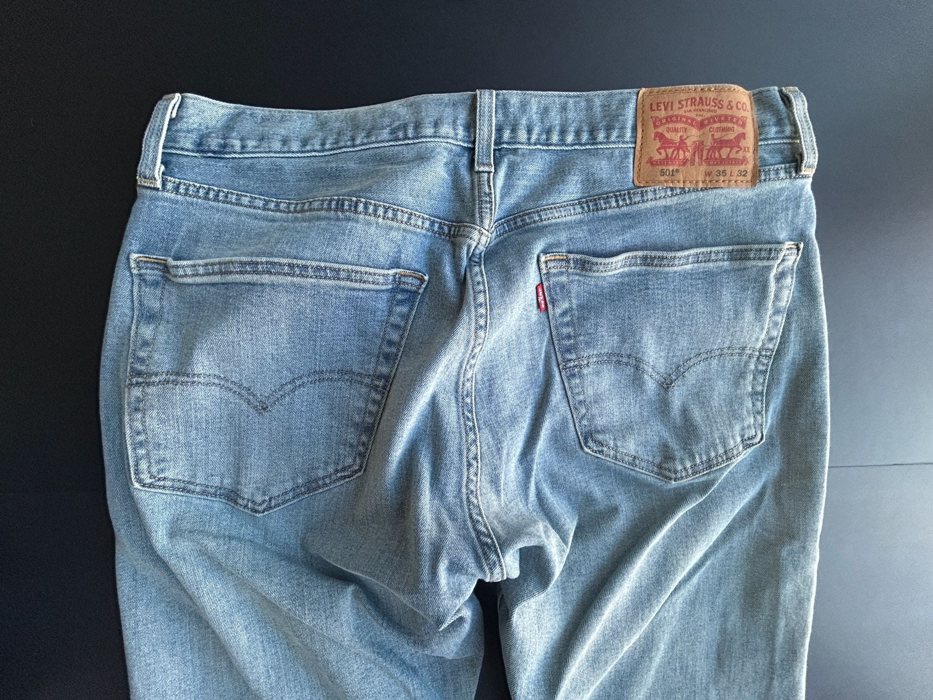 Levi's 501 Light Wash Blue Denim Jeans 35/32 9