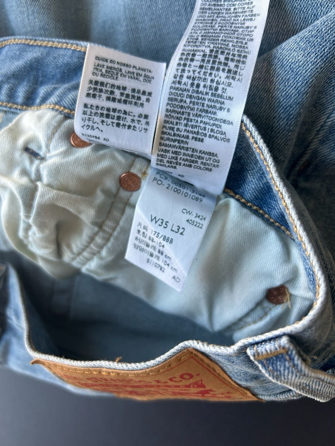Levi's 501 Light Wash Blue Denim Jeans 35/32 12
