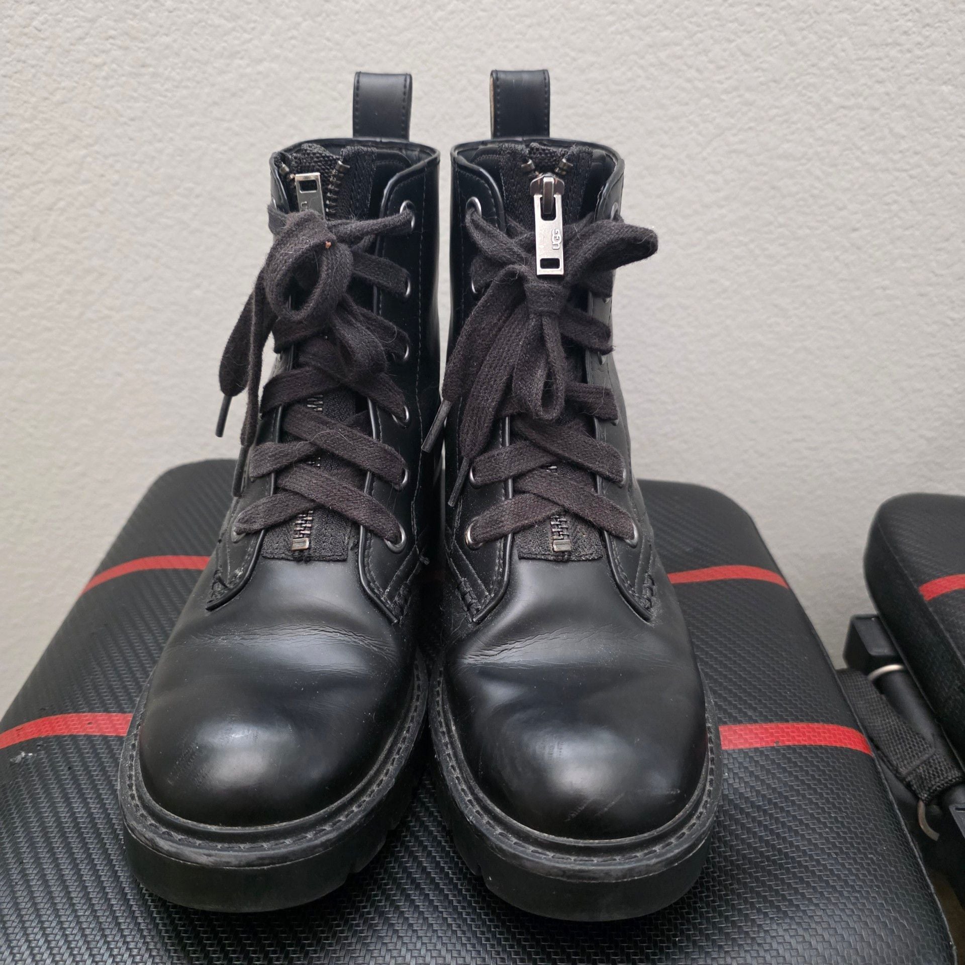 UGG Daren Black Leather Lace Up Combat Boots Size 7.5 Lug Sole Chunky 1108929 4