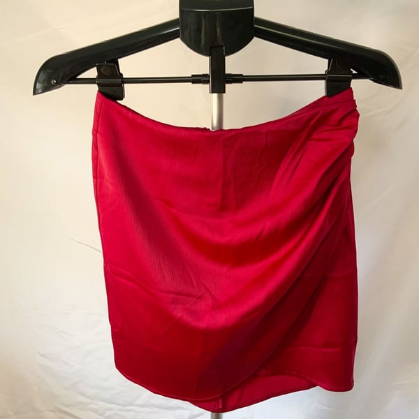 Bebe Satin Skirt Women’s Size 4 Red Ruched Mini Zip Back