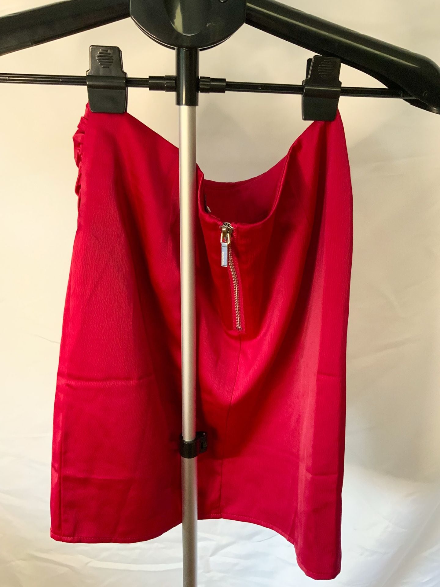 Bebe Satin Skirt Women’s Size 4 Red Ruched Mini Zip Back 3