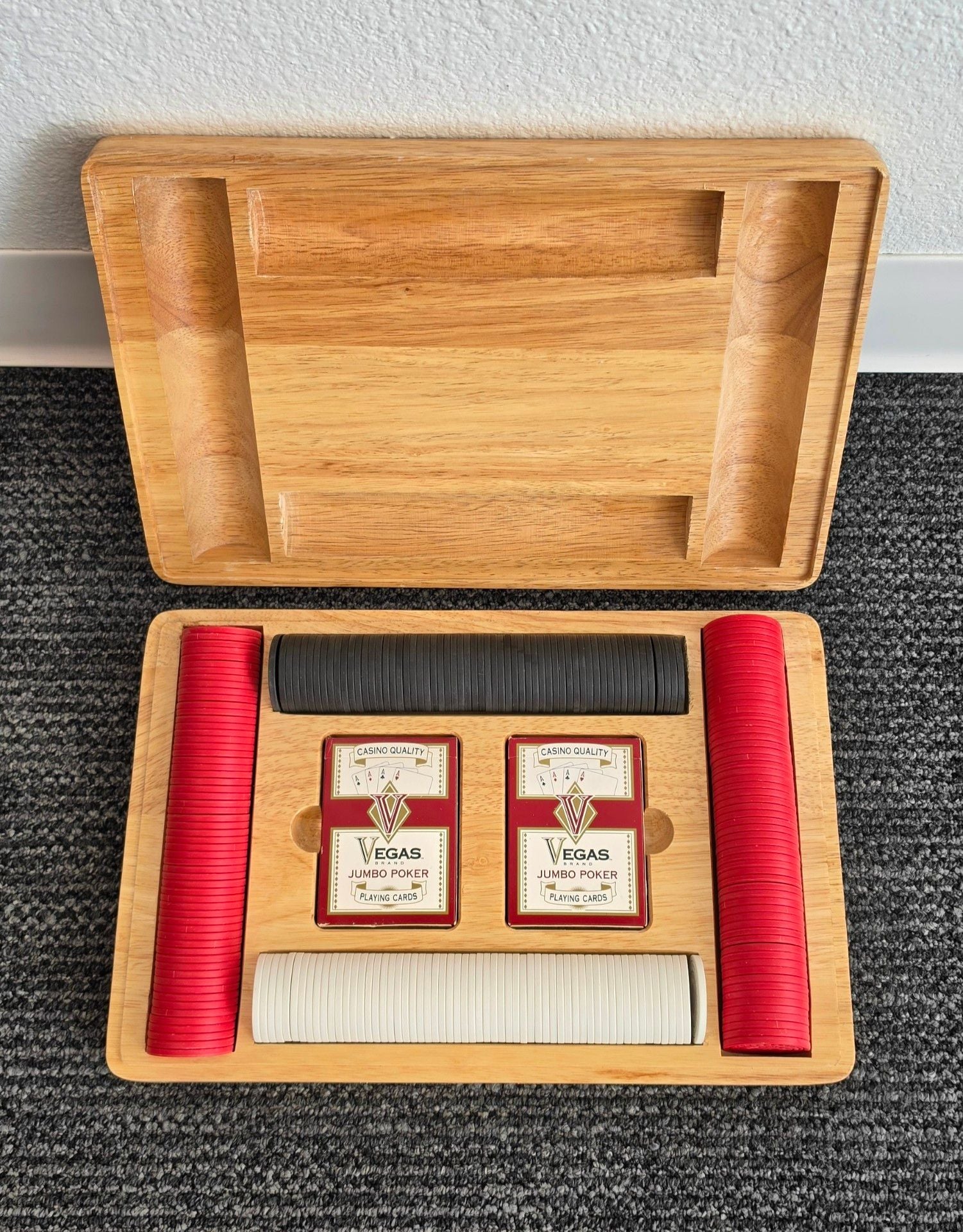 SOLID OAK Collectable Marlboro Poker Chip Set in Box with Logo BRAND NEW 2